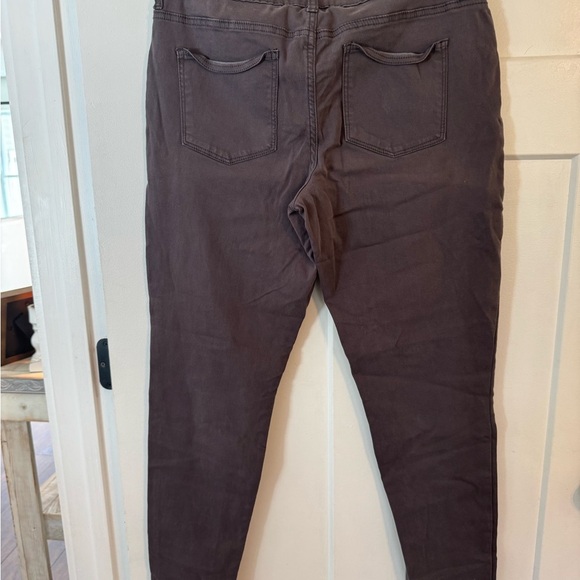Stylish Brown Pants - Picture 3 of 4